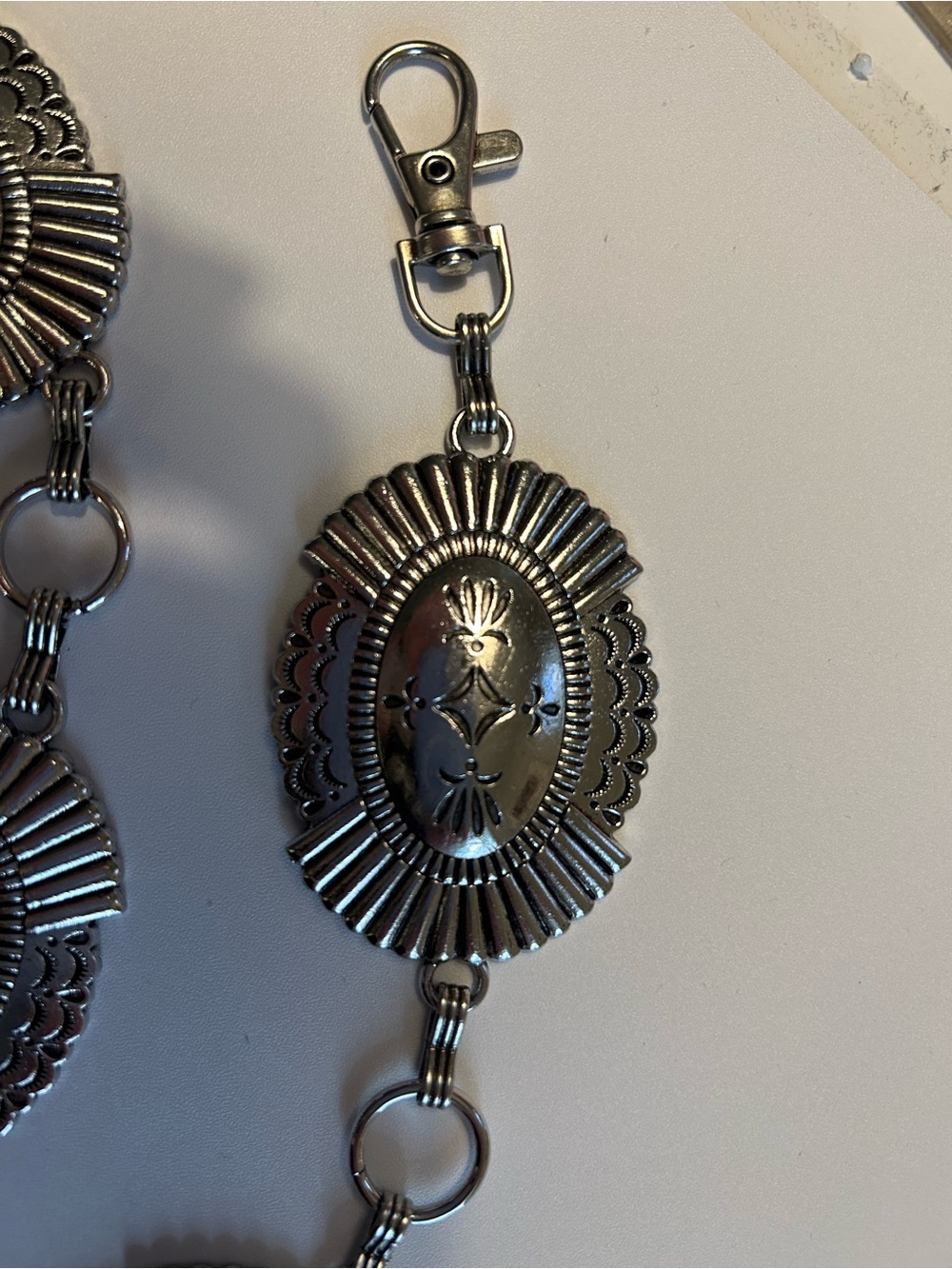 Rustic Couture Etched Oval Concho Link Chain Belt - Picture 6 of 6